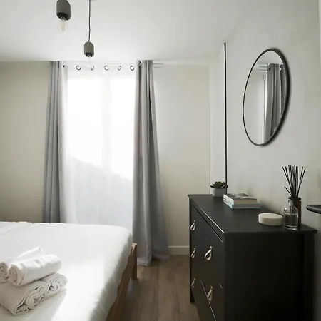 아파트 In A Designer With Private Terrace