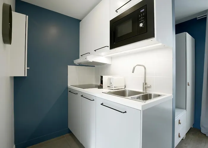 In A Designer With Private Terrace דירה *