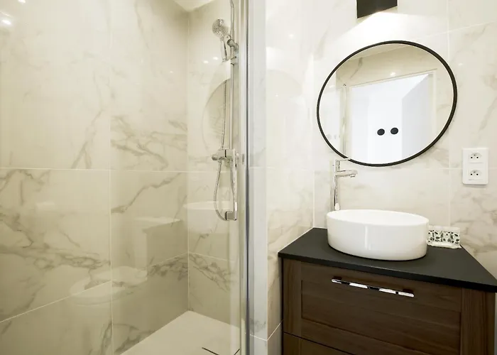 In A Designer With Private Terrace * פריז